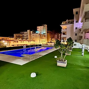 https://carihuela-playa-los-nidos-1.1costadelsol.com
